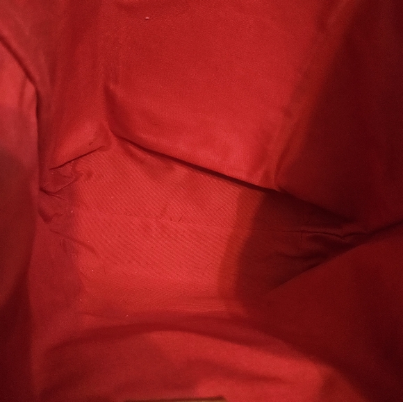 LORD & TAYLOR LEATHER TOTEBAG MADE IN ITALY. RED TRIM INSIDE &OUT.BRASS FEET! - Picture 4 of 6